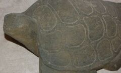 Meeresschildkröte aus Lavastein