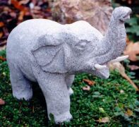Elefant mit erhobenem Rüssel, Höhe 20 cm